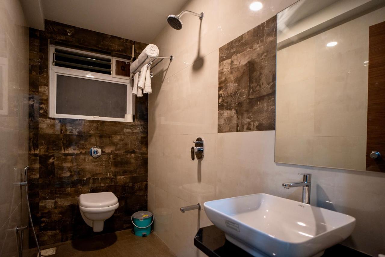 Hotel Oberon โซลาปูร์ ภายนอก รูปภาพ