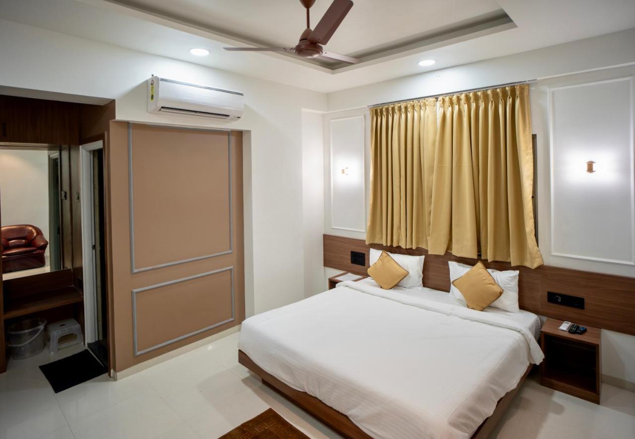 Hotel Oberon โซลาปูร์ ภายนอก รูปภาพ
