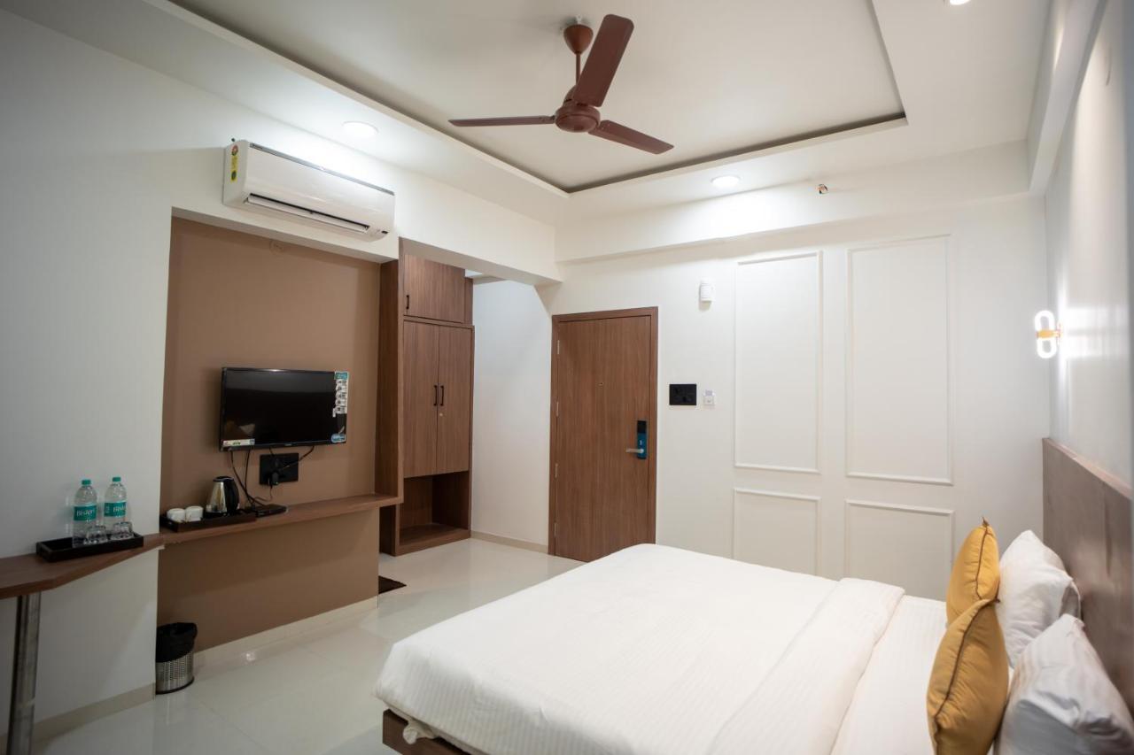 Hotel Oberon โซลาปูร์ ภายนอก รูปภาพ