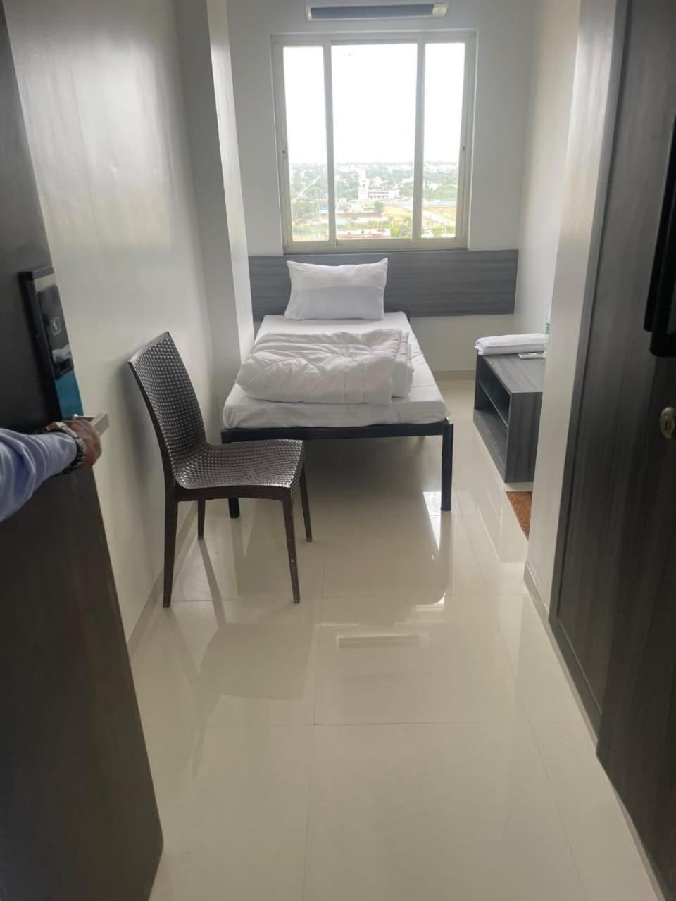 Hotel Oberon โซลาปูร์ ภายนอก รูปภาพ