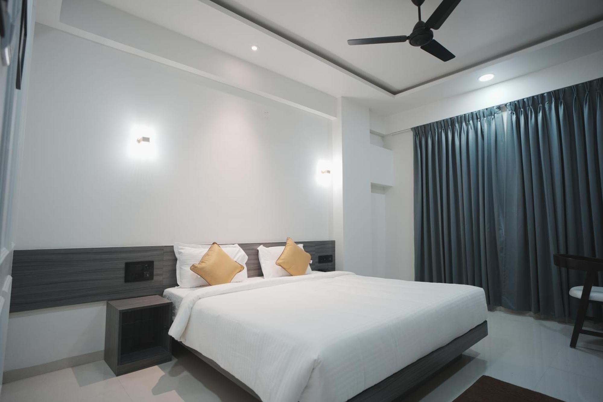 Hotel Oberon โซลาปูร์ ภายนอก รูปภาพ