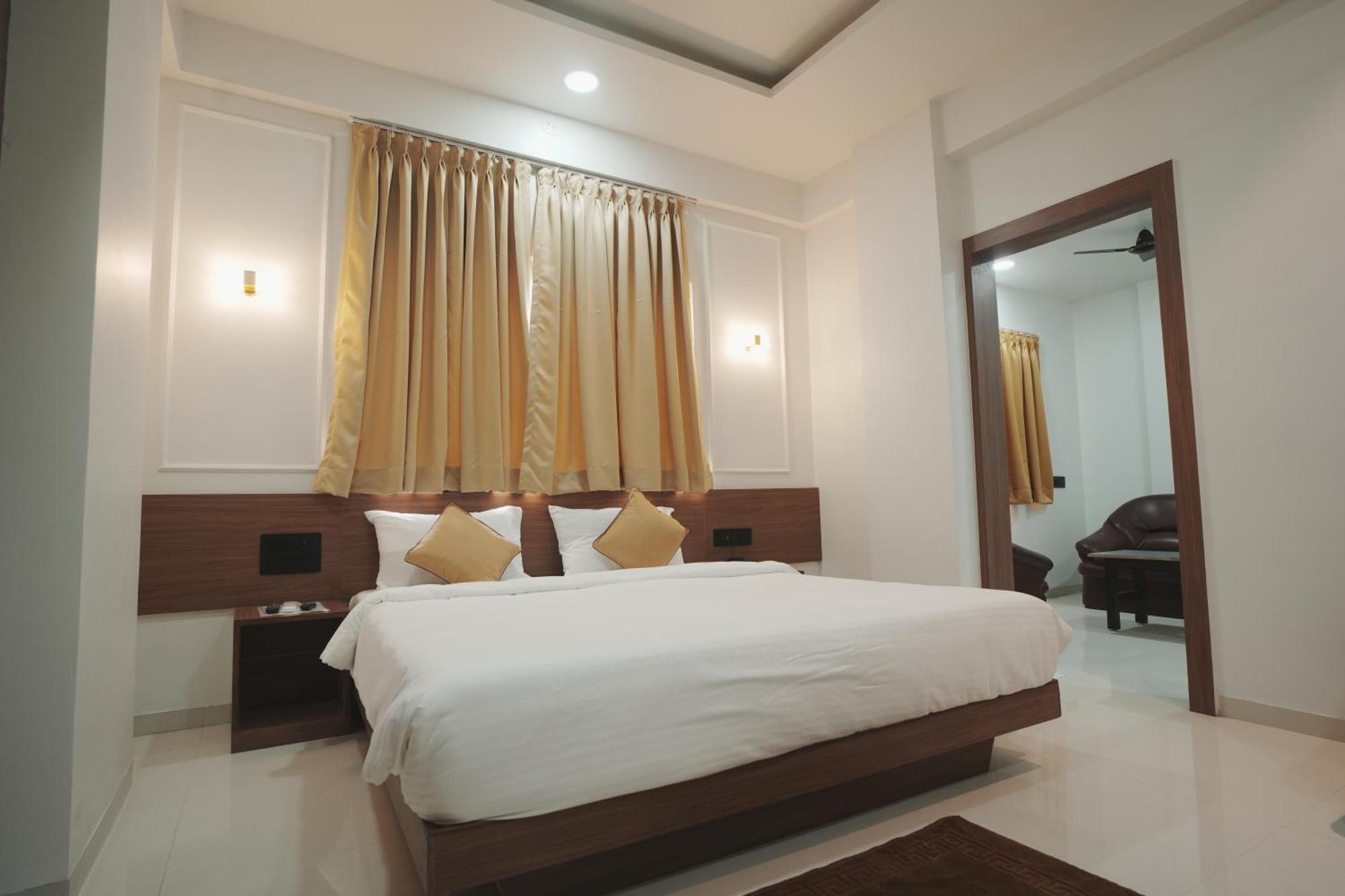 Hotel Oberon โซลาปูร์ ภายนอก รูปภาพ